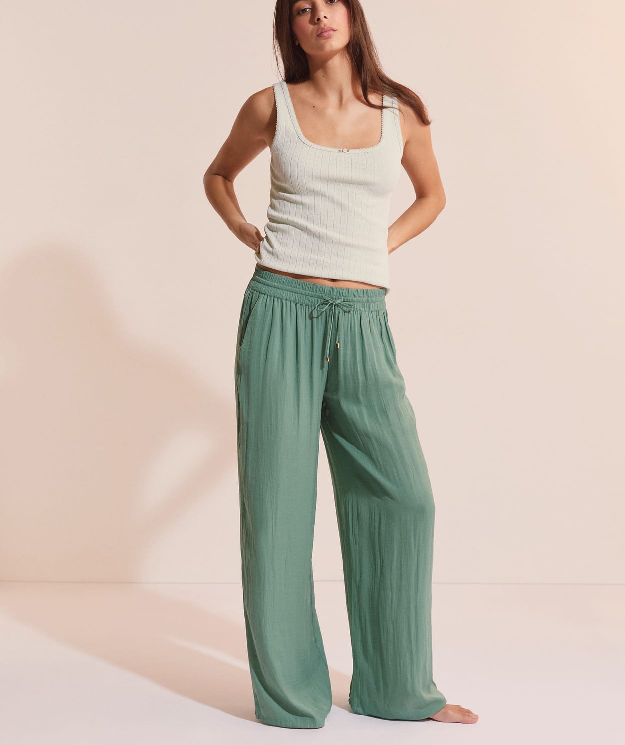 Pantalon de pyjama satiné coupe large - Image 4