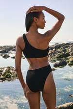 Maillot de bain 1 pièce découpe côte en matière extensible - Miniature 2