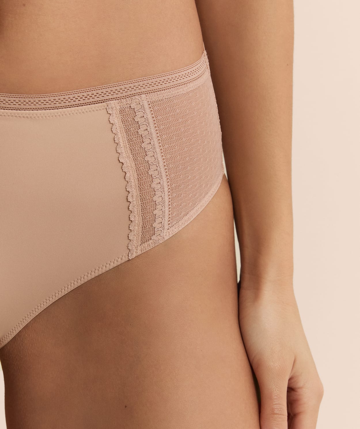 Culotte midi avec détails en dentelle - Image 5