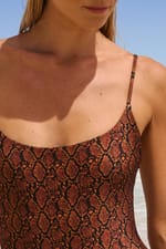 Maillot de bain 1 pièce à imprimé python et détail bijou - Miniature 5