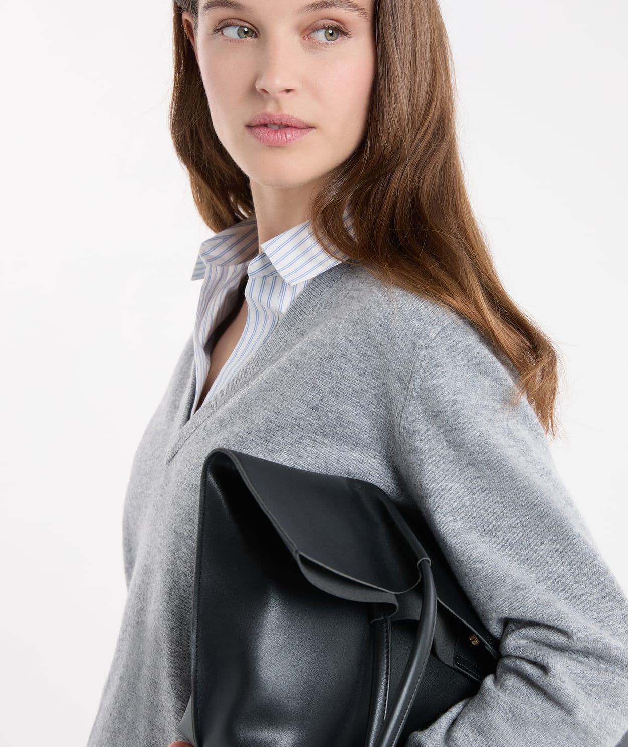 Pull col V avec laine - Image 4