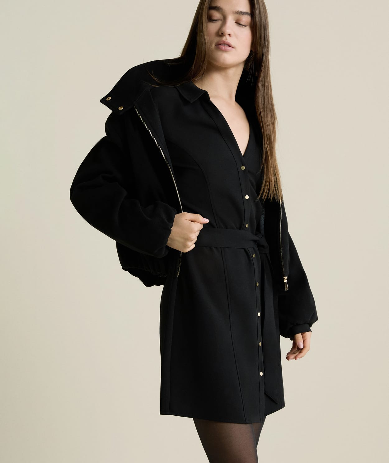 Robe courte ceinturée avec col chemise - Image 3