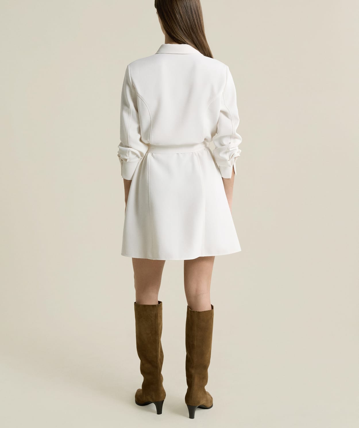 Robe courte ceinturée avec col chemise - Image 2