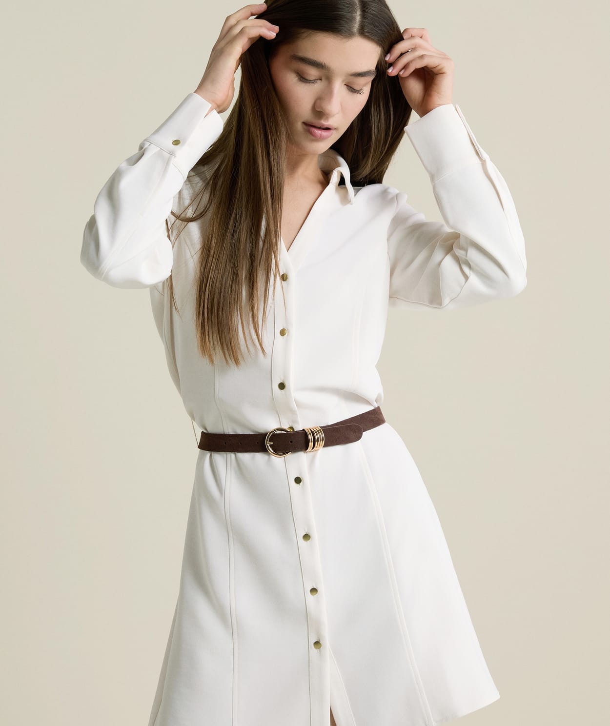 Robe courte ceinturée avec col chemise - Image 3