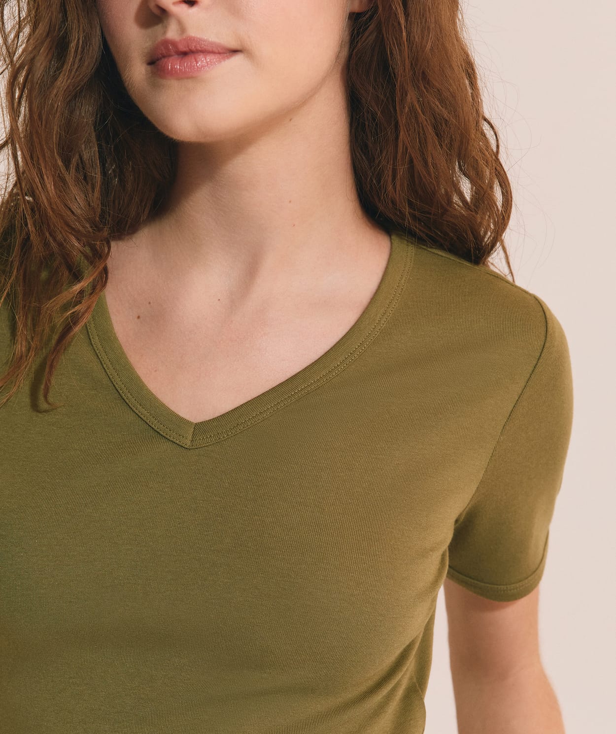 T-shirt à col V avec coton modal - Image 5