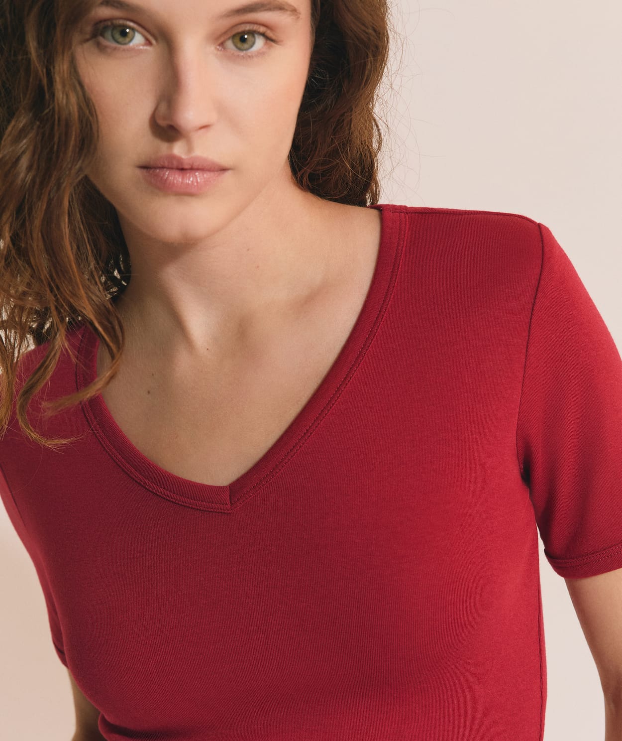 T-shirt à col V avec coton modal - Image 5