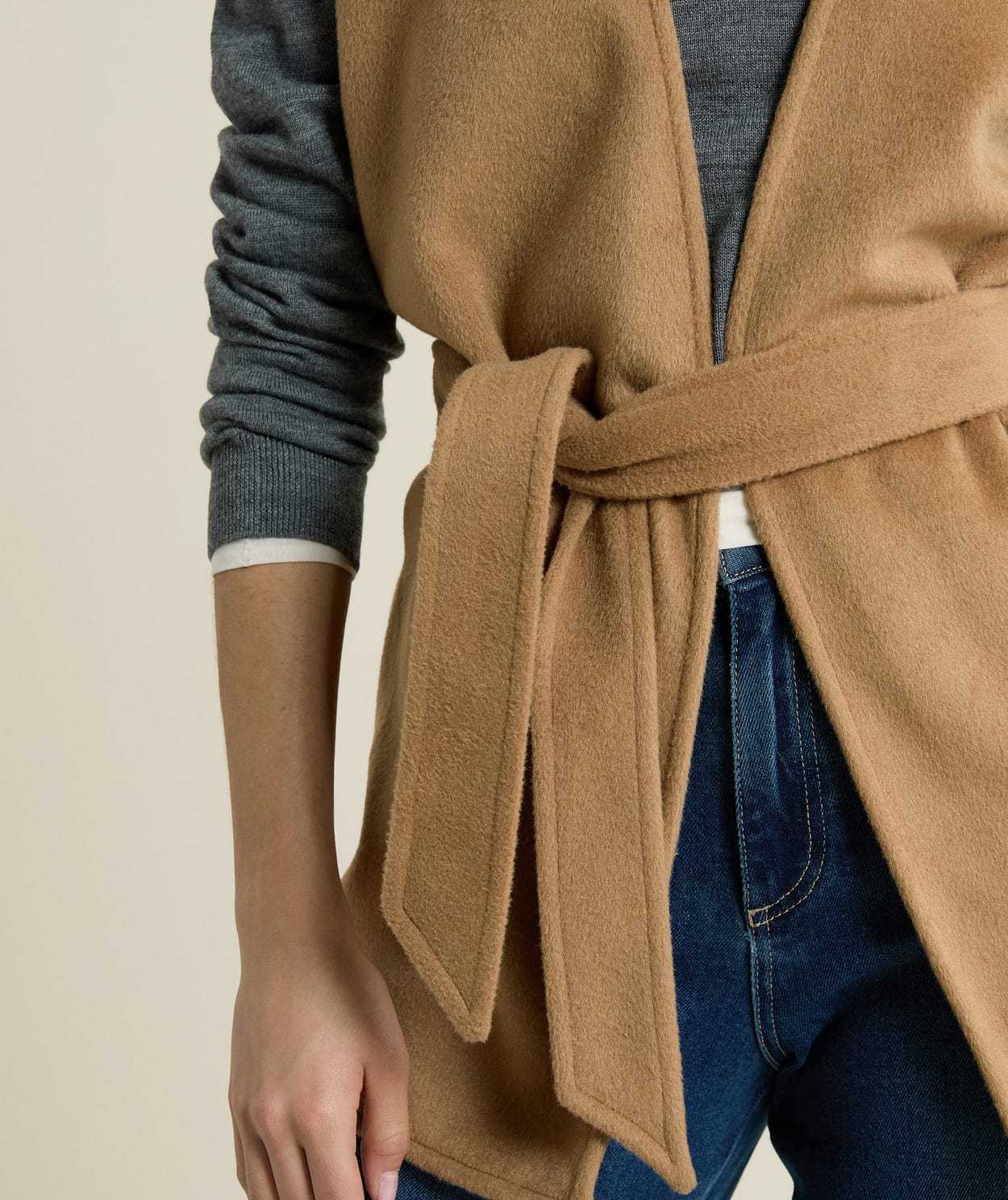 Veste sans manches ceinturée - Image 4