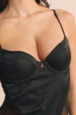 Robe satinée avec charm - Miniature 4