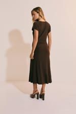 Robe longue à encolure asymétrique avec détail bijou - Miniature 2
