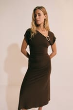 Robe longue à encolure asymétrique avec détail bijou - Miniature 3