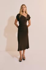 Robe longue à encolure asymétrique avec détail bijou - Miniature 1