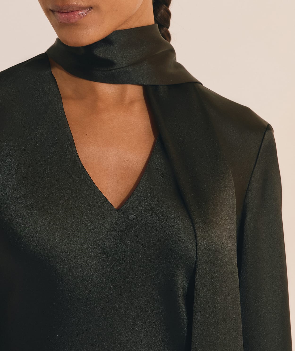 Robe courte satinée - Image 4