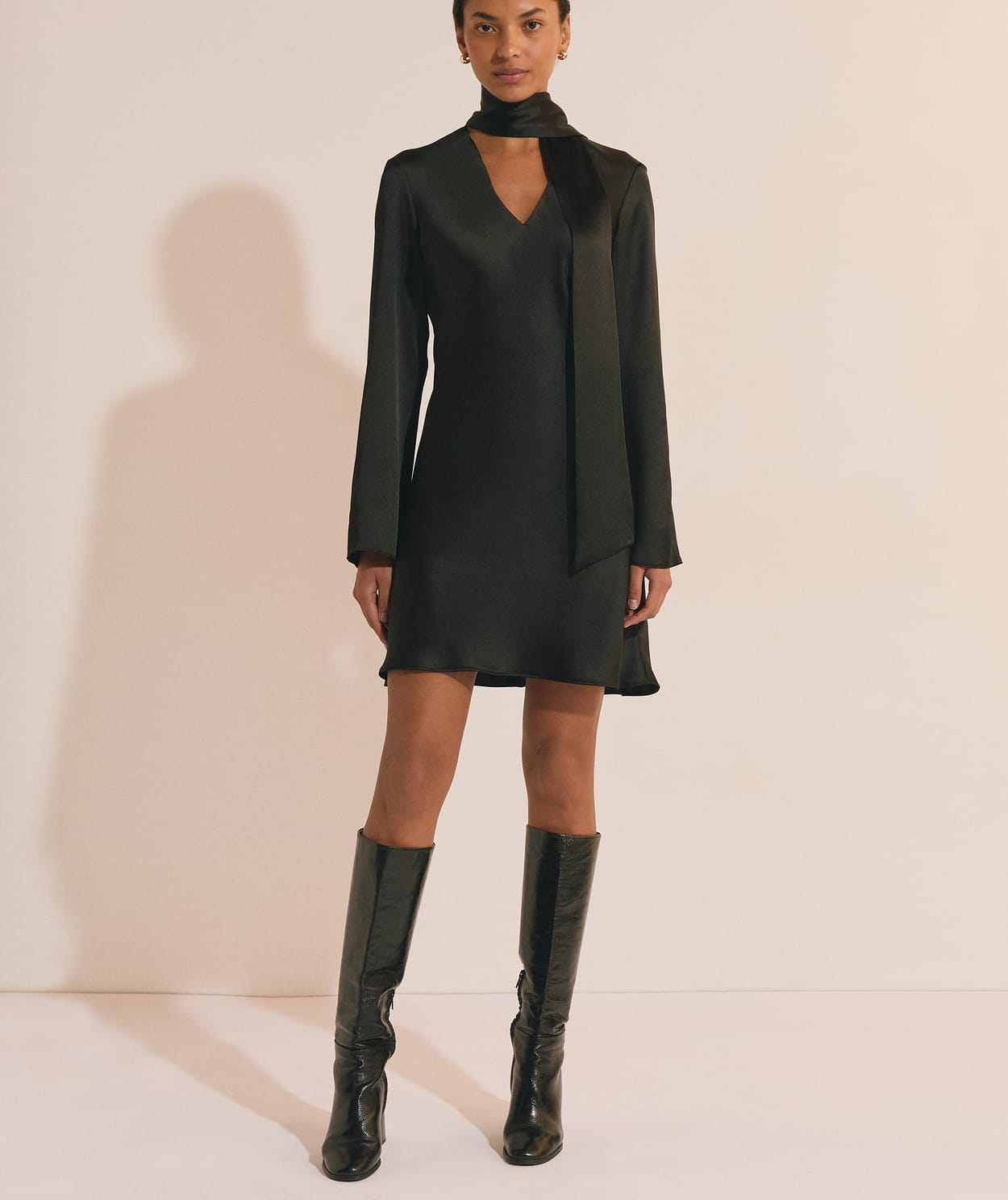 Robe courte satinée - Image 1