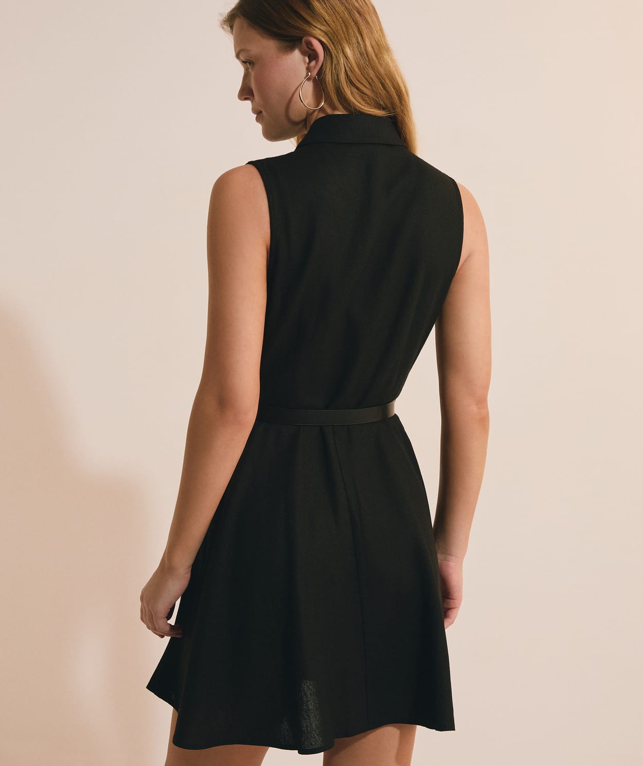 Robe courte boutonnée avec lin - Image 2