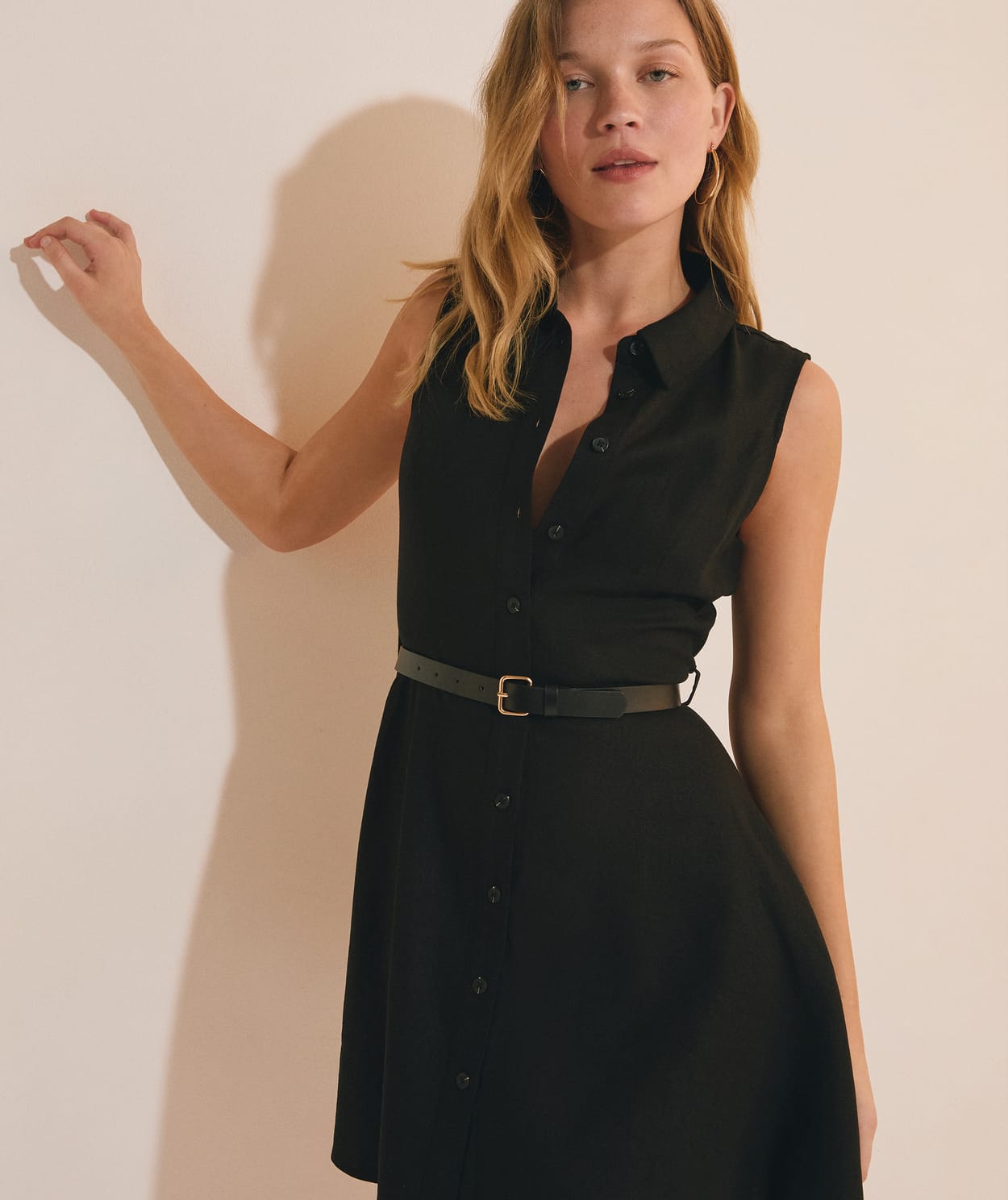 Robe courte boutonnée avec lin - Image 3
